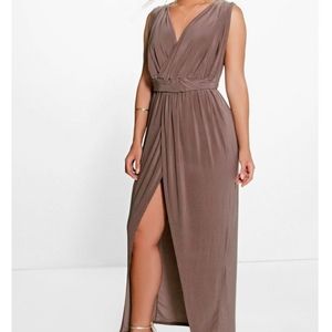 Boohoo Plus Amy Plunge Detail Maxi Dress. size 20